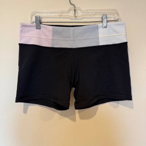 Lululemon Reversable Shorts - Size 12 - Picture 1 of 3
